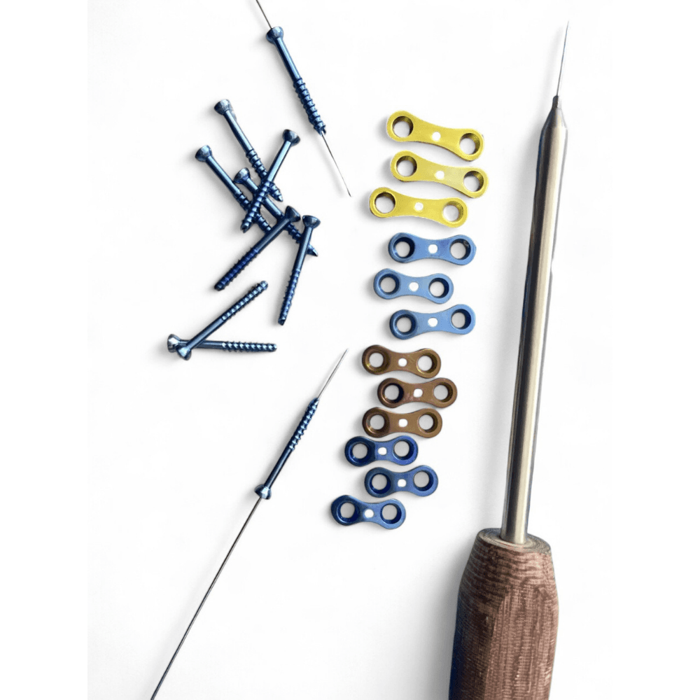 Eight-Plate with 4 mm Cannulated Cancellous Screws